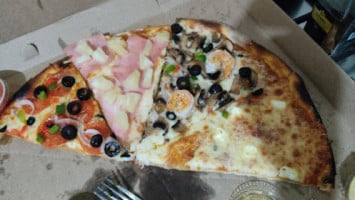 Di Bene Pizza food