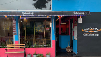 Café Arboleda outside