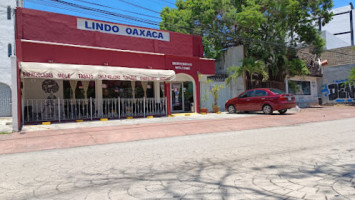 Restaurant Lindo Oaxaca outside