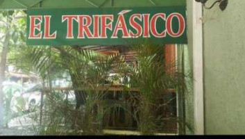 El Trifasico food