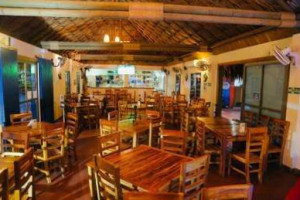 Itamburi Restaurante Bar inside