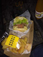 Juicy Burgers Cheese and Rock (Hacienda) food