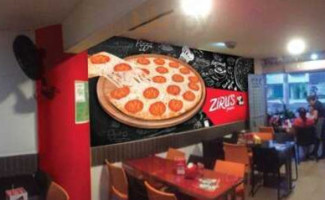 Zirus Pizza inside
