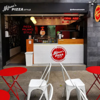 Milano's Pizza Style, México inside