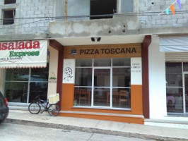 Pizzeria Toscana outside