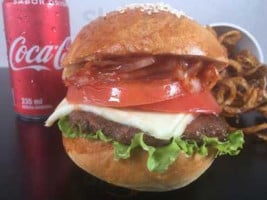 La Rude Burger food