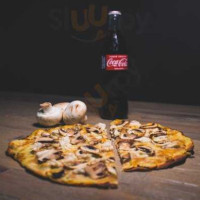 Mazzino Pizza La Piedra food