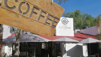 Casa Tulipán Café outside