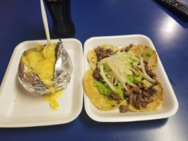 Taquería La Pilita food