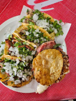 Tacos Y Quesocarnes El Remolquito inside