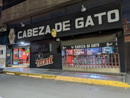 Cabeza De Gato Fast Food Beer outside