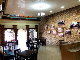 Café Canela inside