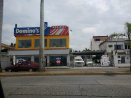Domino's Tuxpan outside