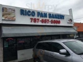 Rico Pan Bakery outside