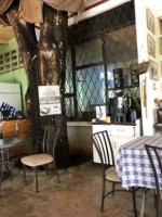 Cafe Piso'e Tierra inside