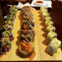 Sushi Tanuki food