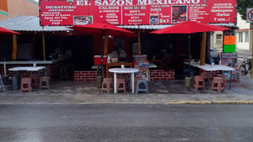 El Sazón Mexicano outside