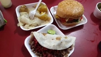 Taquería La Villa food