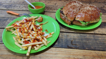 Hamburguesas Y Huaraches Los Bebés food