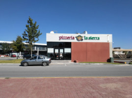 Pizzeria La Sierra outside
