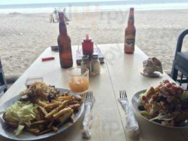 Booby's Beach Grill food