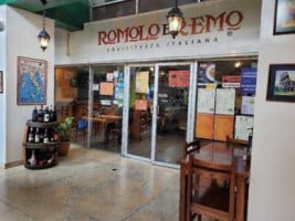 Romolo E Remo outside