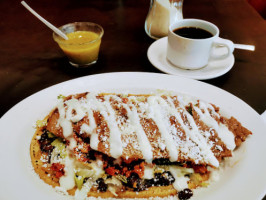 Los Chilaquiles De María food