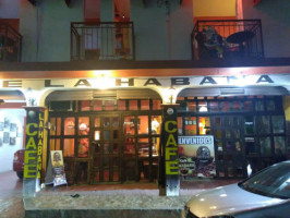 Cafe La Habana, México outside