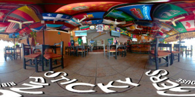 Sticky Fingers Grill House, México inside