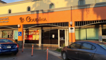 La Goudina outside