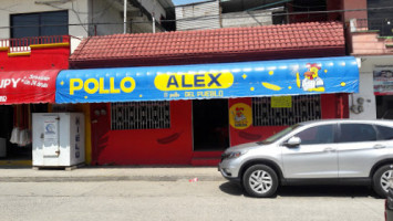 Pollos Alex outside