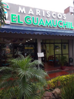 El Guamuchil food