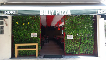 Billy Pizza outside
