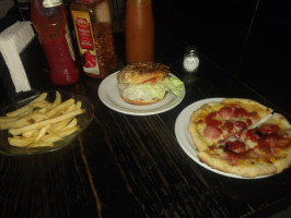 Viva Juárez Pizza Hamburguesa food