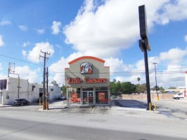 Little Caesars Río Bravo outside