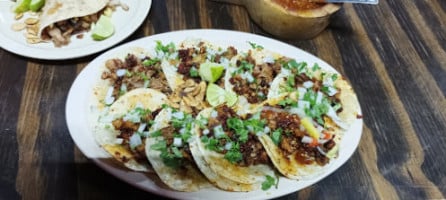 Los Caifan Tacos Carnes inside