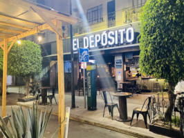 El Deposito outside