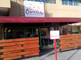 Omeleto outside
