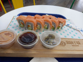 Sushi Y Así food