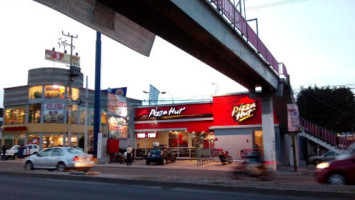 Pizza Hut Alamedas food