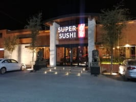 Super Sushi outside