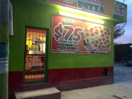 Itza Pizza outside