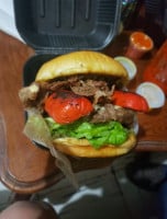 Grizzly's Burgers food