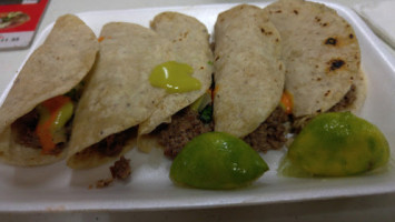 Tacos Heris Lomas food