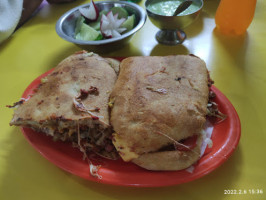 Tortas Y Tacos Palomas food