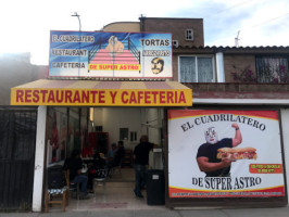 Tortas El Cuadrilatero De Súper Astro food