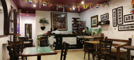 Cafe La Antigua Gourmet inside