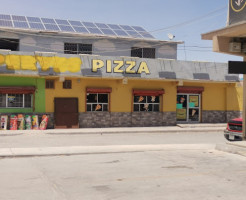 Poper-yes Pizza Aztecas outside