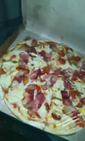 Cuadrado's Pizzas food