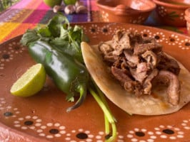 El Charro Sinaloense Tacos De Birria De Res (mañana) Y Sirloin, Suadero, Tripa (noche) food